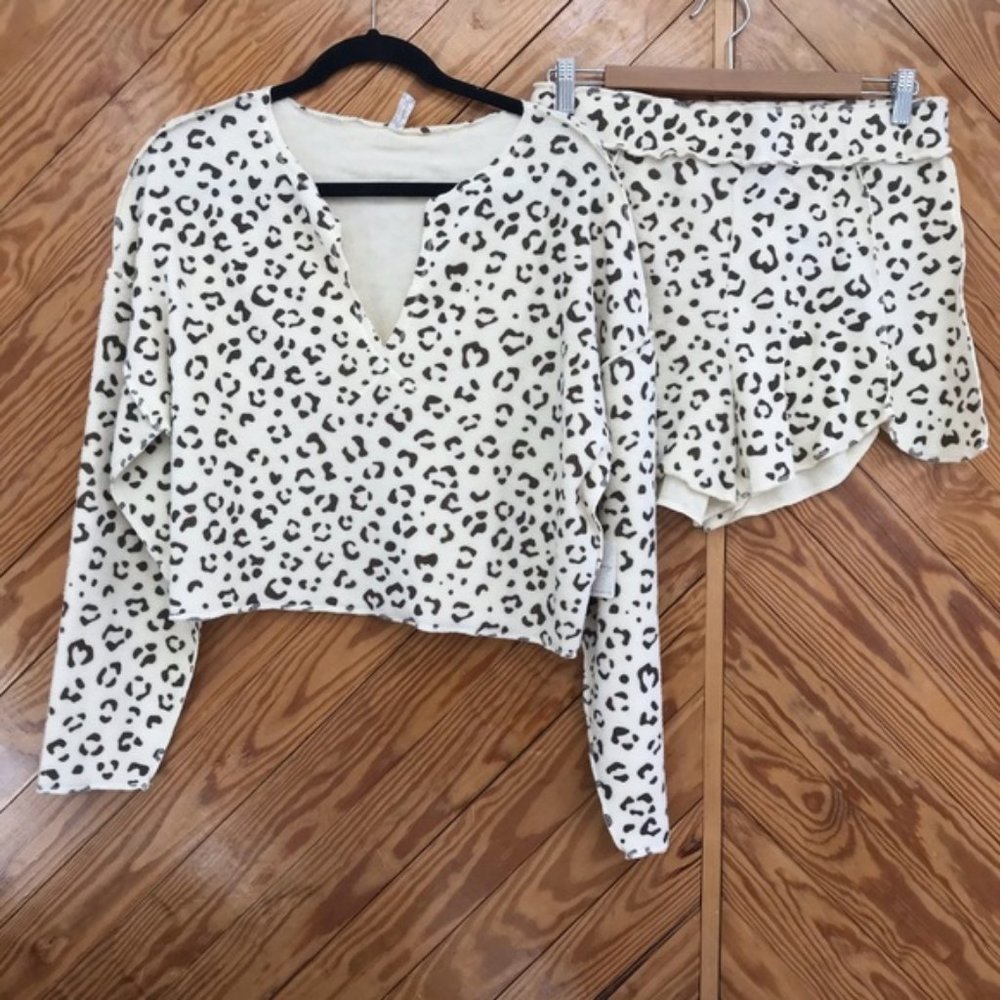NEW FREE PEOPLE Rain Check Animal Print Lounge Set In Banana Split - Picture 5 of 5